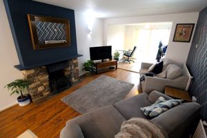 Lounge/Diner- click for photo gallery